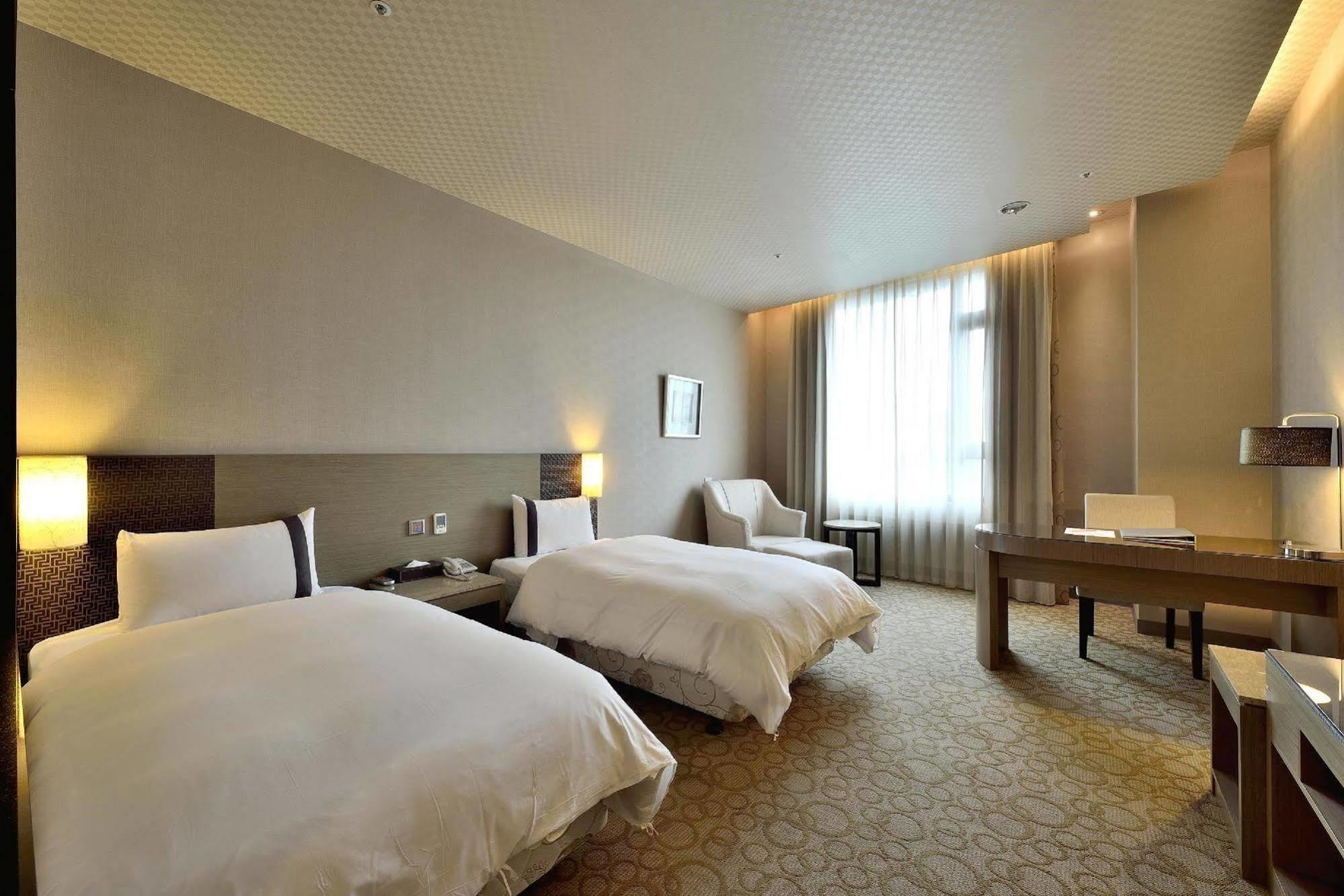 Shinkansen Grand Hotel Taichung Exterior foto