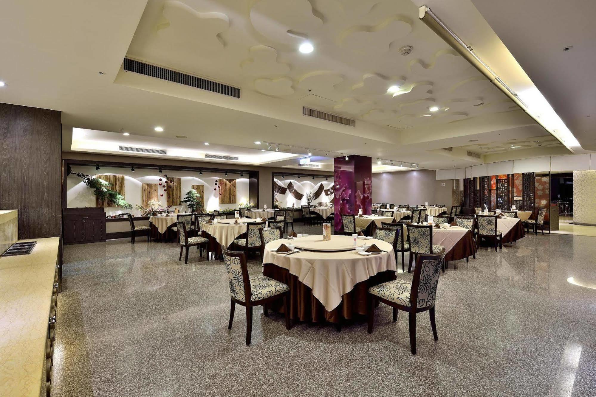 Shinkansen Grand Hotel Taichung Exterior foto