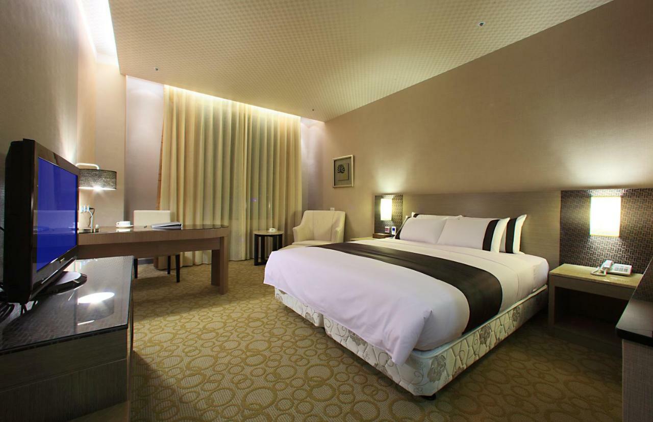 Shinkansen Grand Hotel Taichung Exterior foto